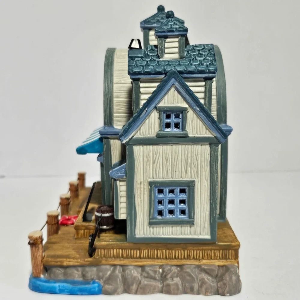 Lemax Plymouth Village The Crab Shack Lighted Building 05630 Seafood Restaurant